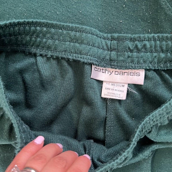 Green Two piece pants loungewear set, size M - Picture 3 of 4